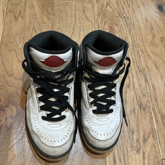 Jordan 2 Chicago Retro size 6Y. - Picture 3 of 6
